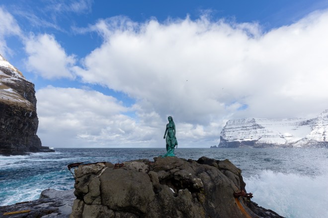 Staring impossible-10