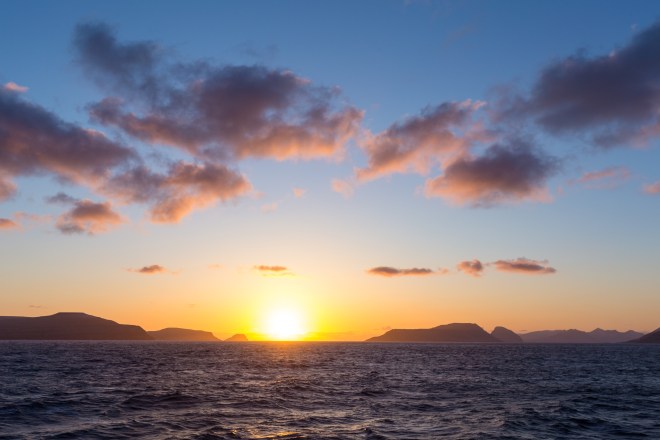 Staring impossible-17