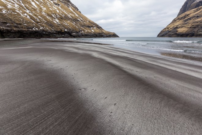 Staring impossible-20